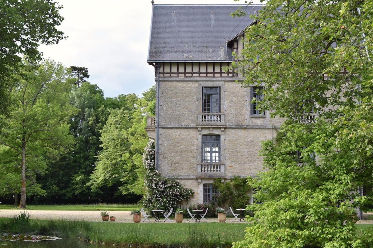 Bed and Breakfast Manoir De Plaisance Benon Exterior foto
