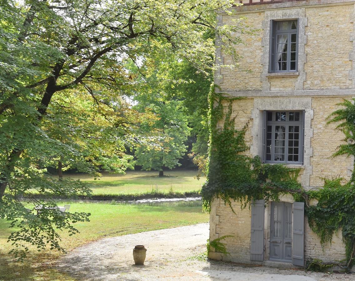 Bed and Breakfast Manoir De Plaisance Benon Exterior foto