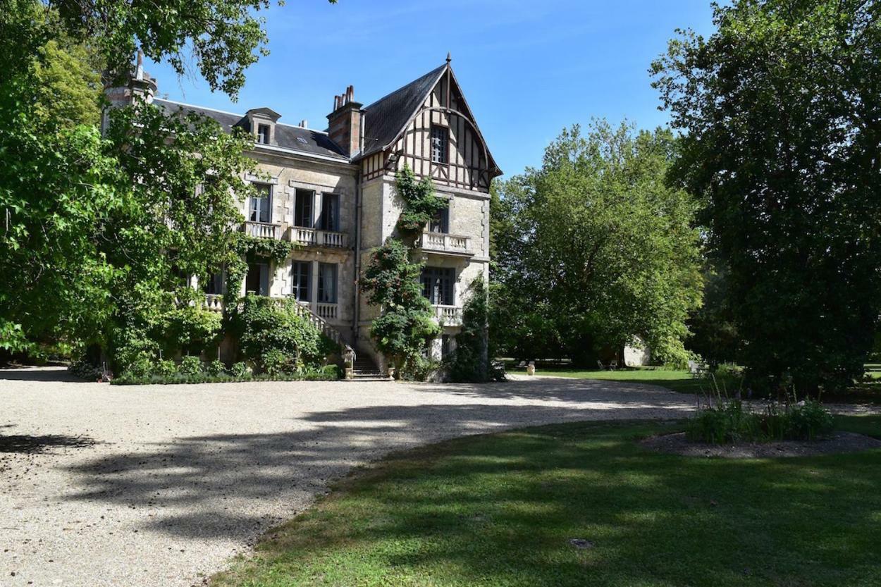 Bed and Breakfast Manoir De Plaisance Benon Exterior foto
